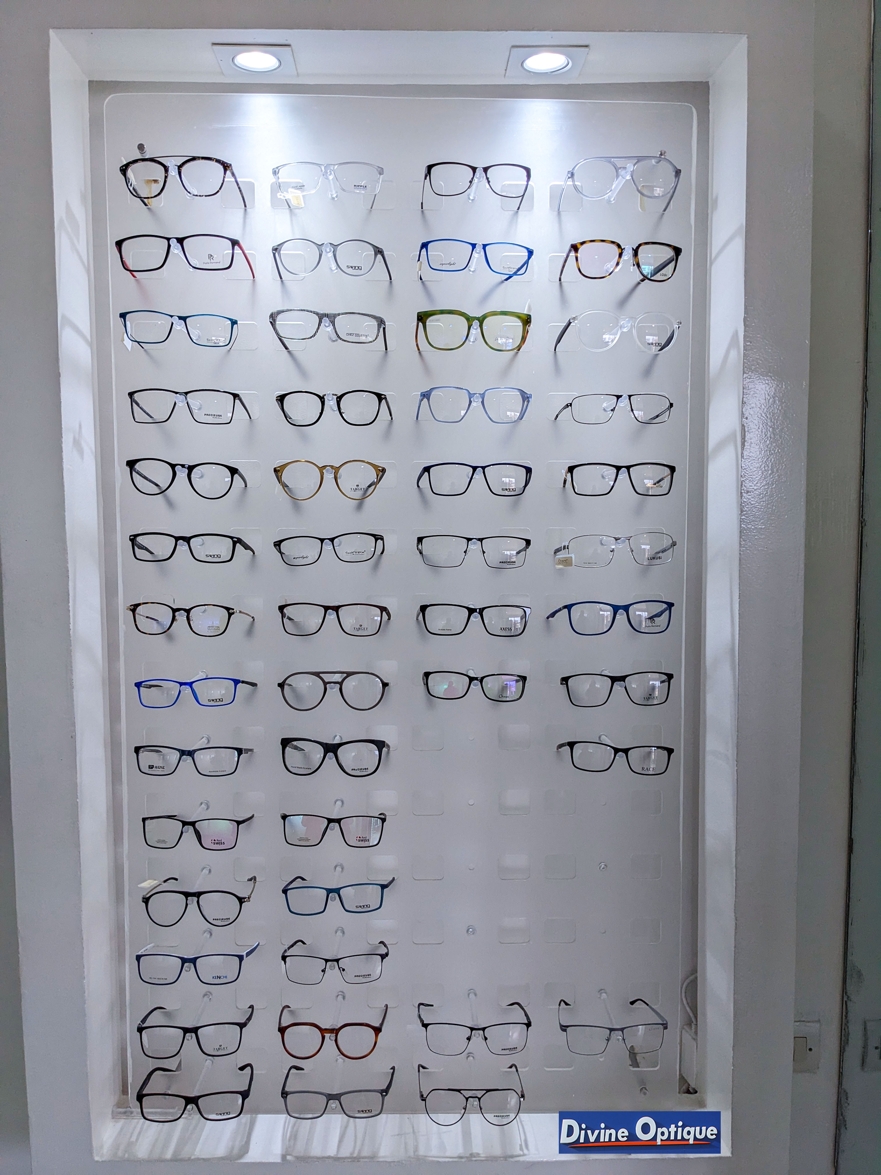 DIVINE OPTIQUE